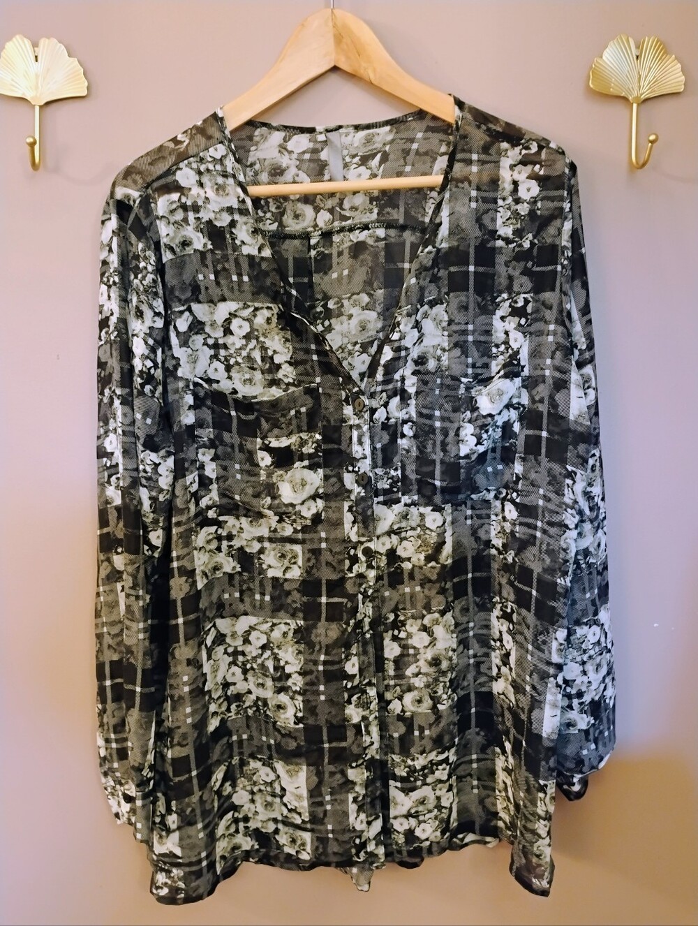 Womens Black & White Floral Sheer Button-Front Blouse